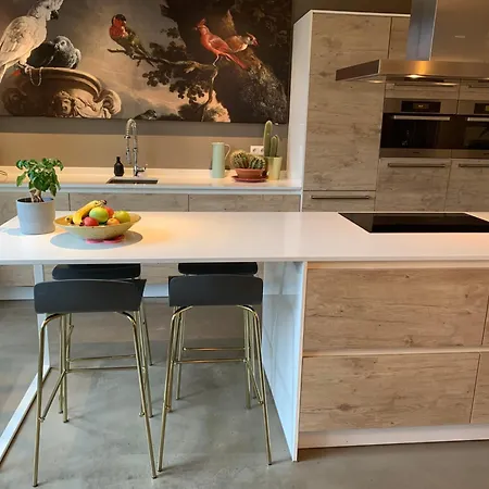 Rustige Luxe Vrijstaande In Weelderig Groene Tuin 빌라 *