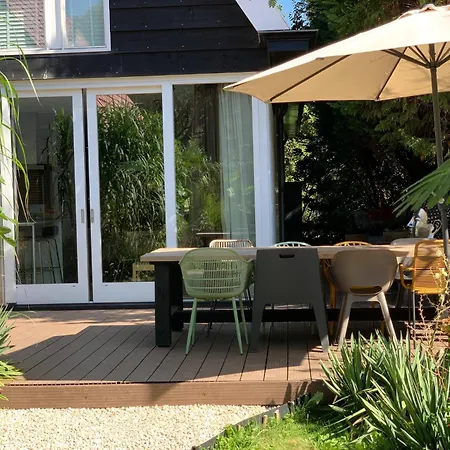 Rustige Luxe Vrijstaande In Weelderig Groene Tuin 빌라