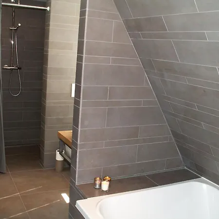 Rustige Luxe Vrijstaande In Weelderig Groene Tuin 빌라 *