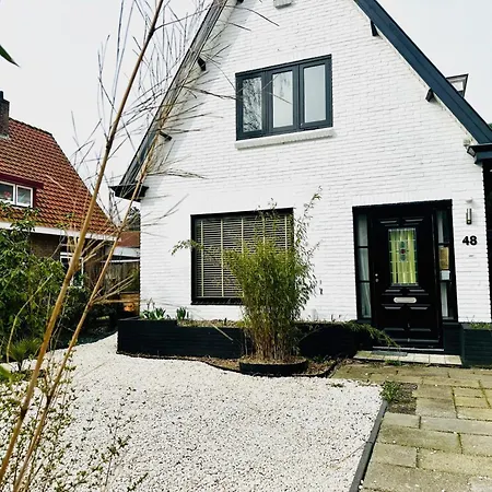 Rustige Luxe Vrijstaande In Weelderig Groene Tuin Vila Bergen