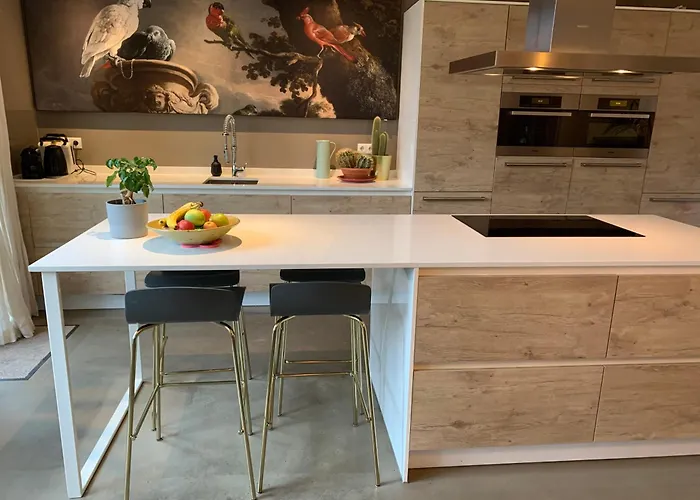 Rustige Luxe Vrijstaande In Weelderig Groene Tuin Villa *