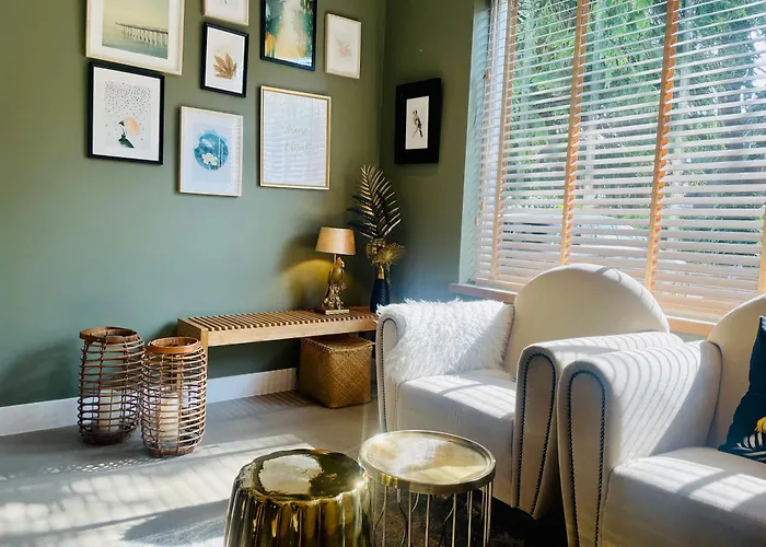 Rustige Luxe Vrijstaande In Weelderig Groene Tuin Bergen