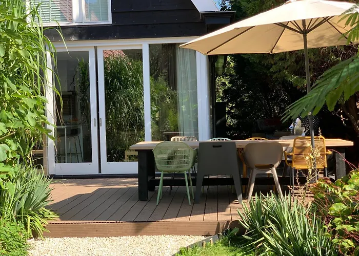 Rustige Luxe Vrijstaande In Weelderig Groene Tuin 빌라