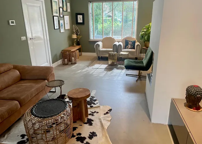 Rustige Luxe Vrijstaande In Weelderig Groene Tuin Bergen