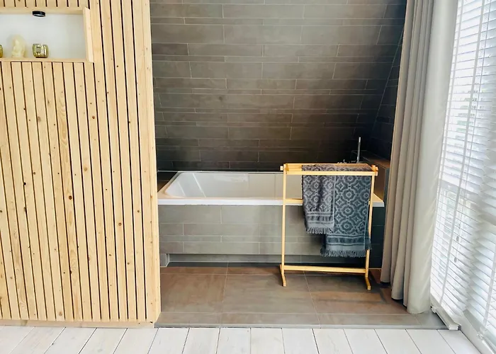 Villa Rustige Luxe Vrijstaande In Weelderig Groene Tuin