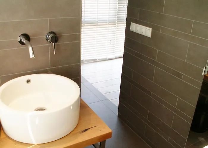 Rustige Luxe Vrijstaande In Weelderig Groene Tuin 베르겐