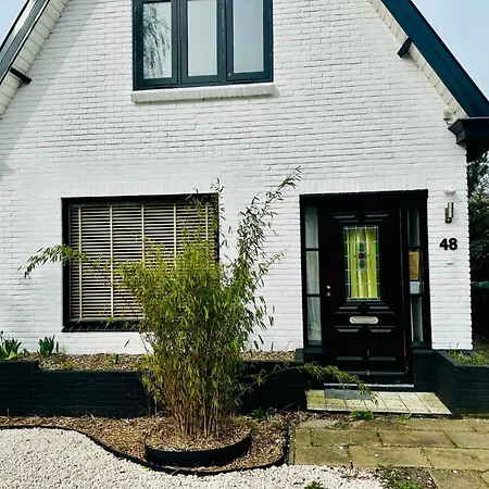 Rustige Luxe Vrijstaande In Weelderig Groene Tuin