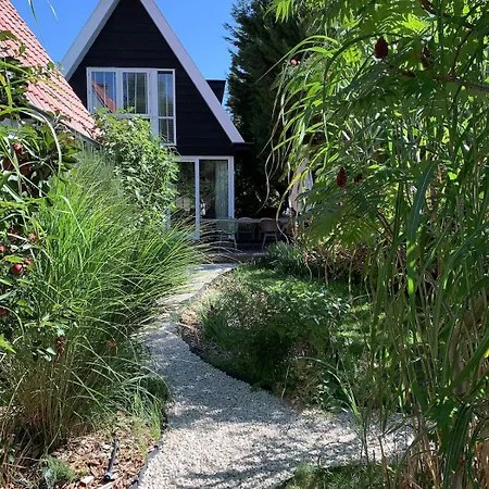 Rustige Luxe Vrijstaande In Weelderig Groene Tuin Villa