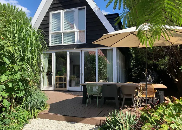 Rustige Luxe Vrijstaande In Weelderig Groene Tuin Villa *