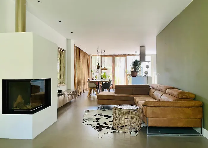 Villa Rustige Luxe Vrijstaande In Weelderig Groene Tuin