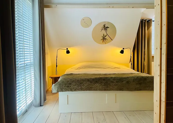 Rustige Luxe Vrijstaande In Weelderig Groene Tuin