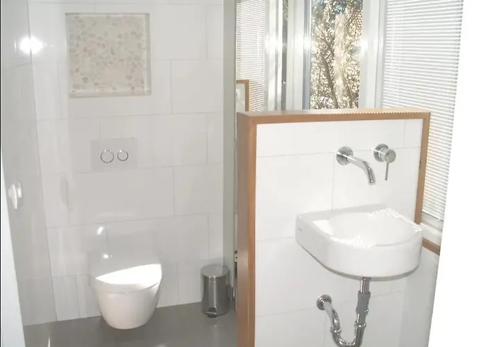 Rustige Luxe Vrijstaande In Weelderig Groene Tuin Villa *