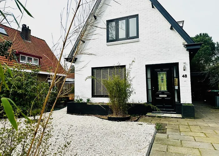 Rustige Luxe Vrijstaande In Weelderig Groene Tuin Villa Bergen