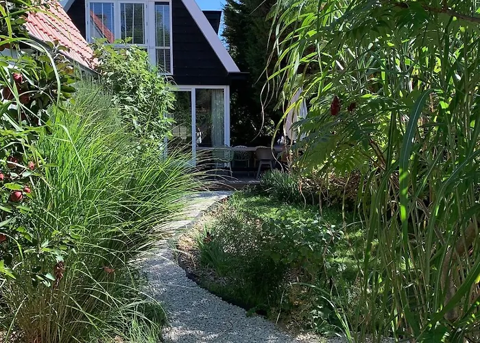 Rustige Luxe Vrijstaande In Weelderig Groene Tuin Villa
